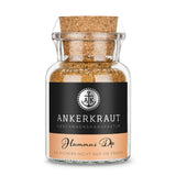 Hummus Gewürz von Ankerkraut im Korkenglas auf weißem Hintergrund.