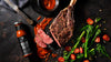 Tomahawk Steak mit Brokkolini und Cherrytomaten