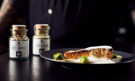 Süßer Lachs auf Selleriepüree mit karamellisiertem Rosenkohl