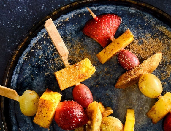 Obstspieße vom Grill, mit Fruit & Dessert BBQ-Rub. Bunt und lecker.