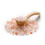 Bergsalz von Ankerkraut als Häufchen auf einem Gewürzlöffel.