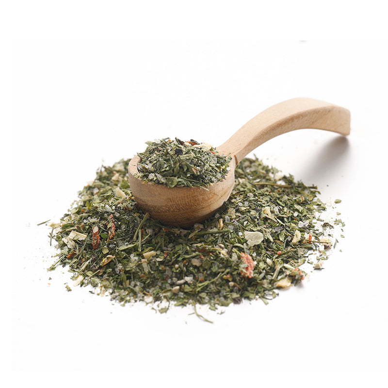 Ankerkraut BIO Salatgewürz Gartenkräuter als Häufchen auf einem Gewürzlöffel.