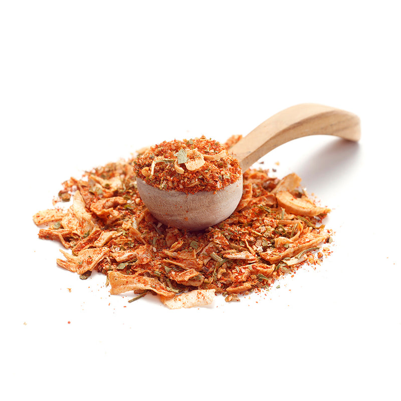 Bratkartoffelgewürz von Ankerkraut als Häufchen auf einem Gewürzlöffel.