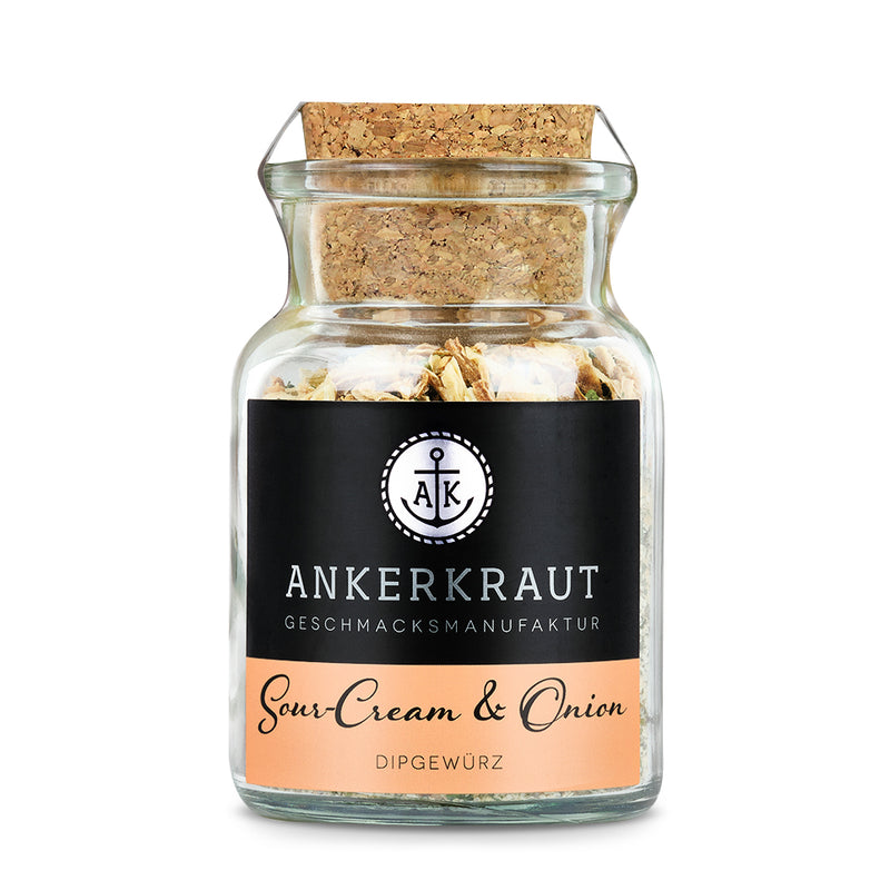 Sour-Cream and Onion von Ankerkraut im Korkenglas auf weißem Hintergrund.