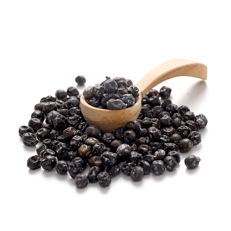 Fermentierter Pfeffer von Ankerkraut als Häufchen auf einem Gewürzlöffel.