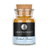 Freibad Pommes von Ankerkraut im Korkenglas auf weißem Hintergrund.