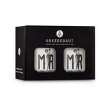 Geschenkbox zur Hochzeit mit zwei Mr. Korkengläsern im schwarzen Ankerkrautkarton.