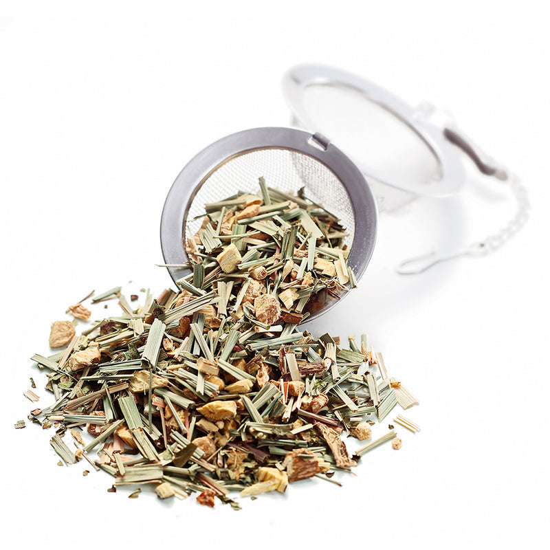 Ankerkraut Ingwerfrische Kräutertee als Häufchen in einem offenen Teesieb.