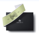 Italien Geschenk-Box aus schwarzem Karton mit diagonaler Banderole.