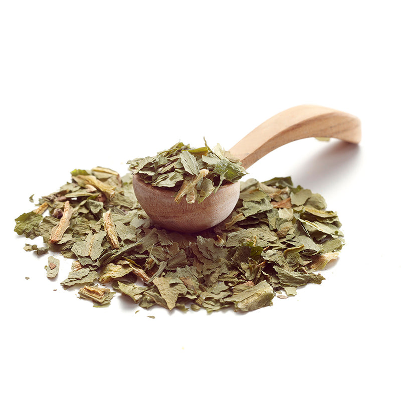 Ankerkraut Pesto Verde als Häufchen auf einem Gewürzlöffel.