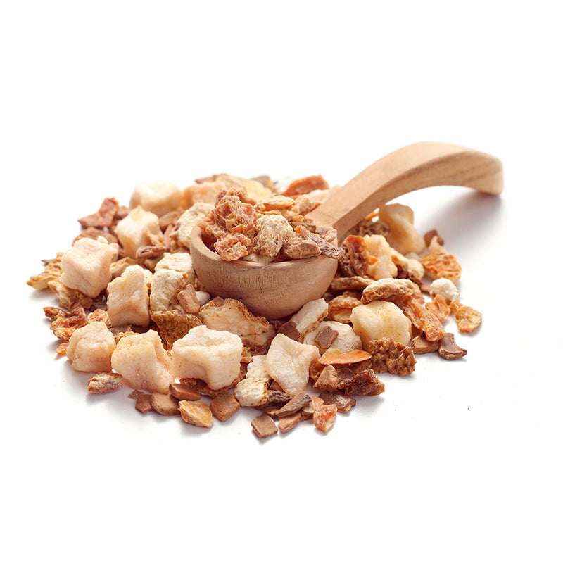 Weißes Glühweingewürz von Ankerkraut als Häufchen auf einem Gewürzlöffel.